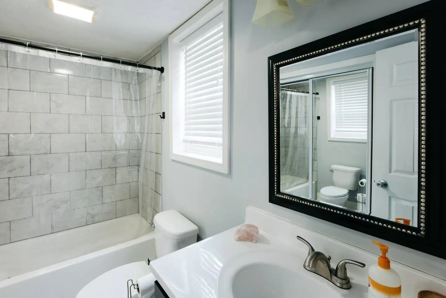 Holiday home The Little Blue Haus - Two Miles to Broadway Villa Nashville