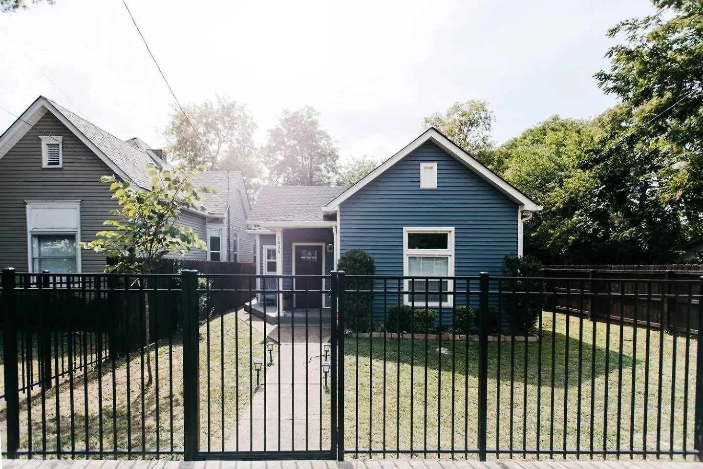 Holiday home The Little Blue Haus - Two Miles to Broadway Villa Nashville
