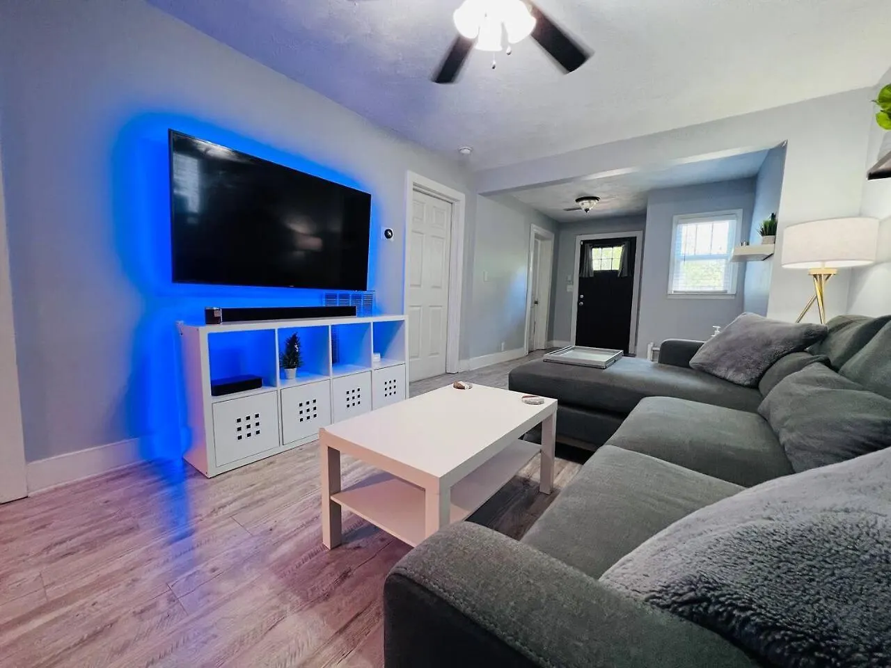 The Little Blue Haus - Two Miles to Broadway Villa Nashville Holiday home